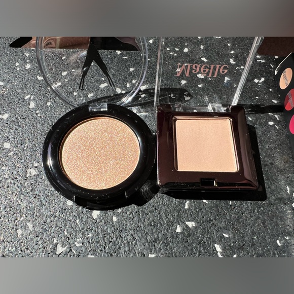 Beauty Bundle | Eyeshadows | Blush | Highlighter - Picture 4 of 12